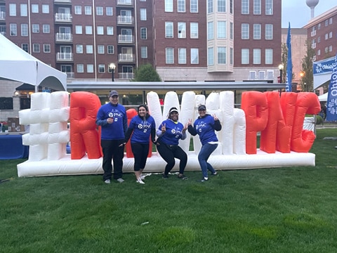 4 voluntarios de PNC en el maratón de Cap City en Columbus