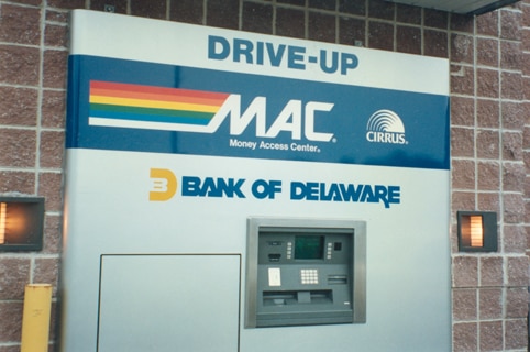 antigua máquina MAC de autobanco