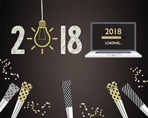 Galletas de Año Nuevo que dicen 2018 y computadora