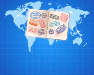 Pasaporte con sellos delante de un mapa mundial azul