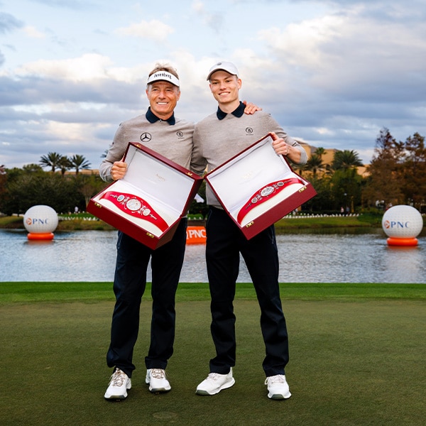 2020 winners, Mike Thomas and Justin Thomas display their trophies
